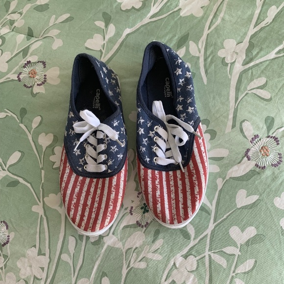 Capelli Size 9 Red, White, and Blue Sneakers - Picture 1 of 4